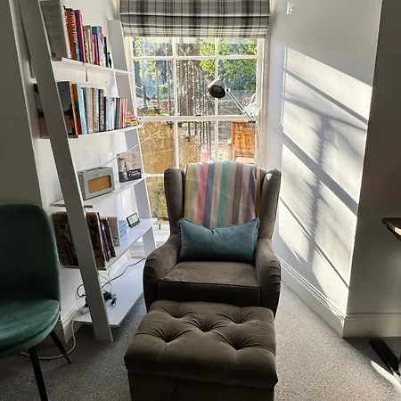 Appartamento Spacious 2-bedroom In Spylaw Park
