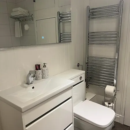 Appartamento Spacious 2-bedroom In Spylaw Park Edimburgo