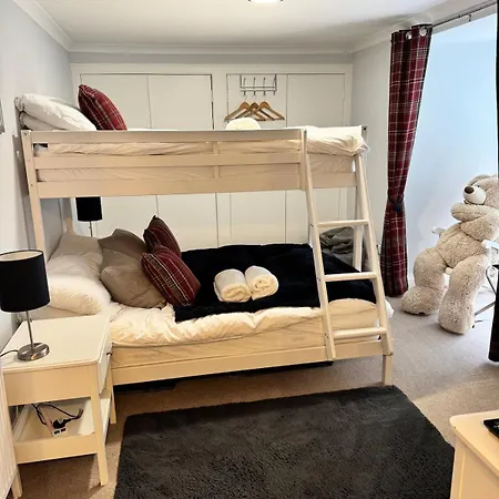 Spacious 2-bedroom In Spylaw Park Edimburgo