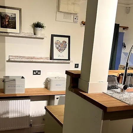 Spacious 2-bedroom In Spylaw Park Appartamento *