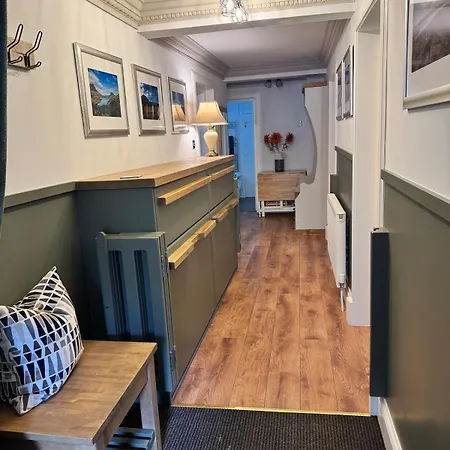 Spacious 2-bedroom In Spylaw Park * Edimburgo