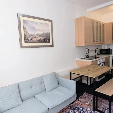 Apartment 2 Bedroom Flat In Edinburgh