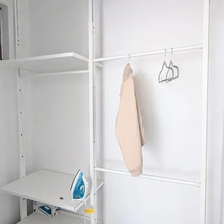 2 Bedroom Flat In Apartment *