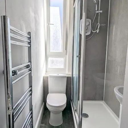 Apartment 2 Bedroom Flat In Edinburgh