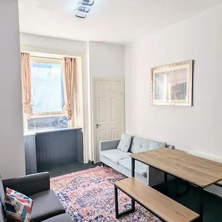 2 Bedroom Flat In