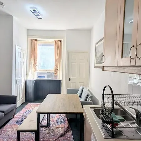 2 Bedroom Flat In Apartment