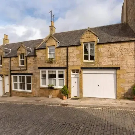 3 Double Bedroom Townhouse West End *