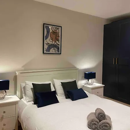 3 Double Bedroom Townhouse West End *