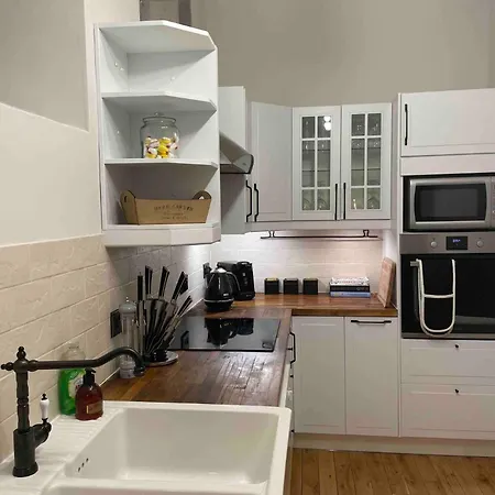 3 Double Bedroom Townhouse West End 民宿 *