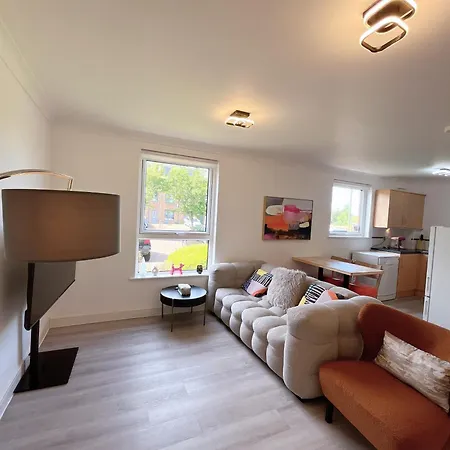 Quiet 2 Bedrooms And 2 Bathrooms With Free Parking * エディンバラ