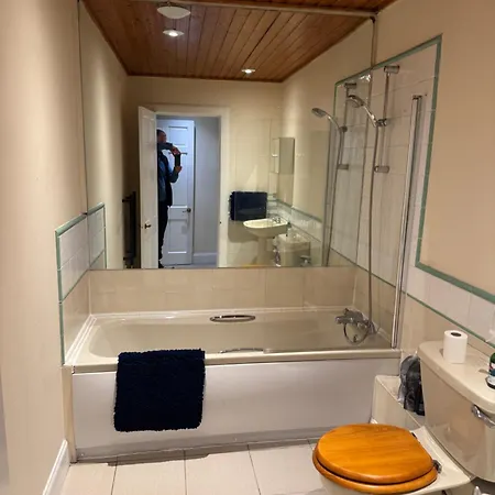 Lejlighed In Excellent Centre Location *