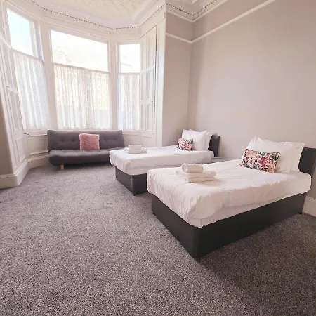 Apartament Delightful 4 Bedroom Family In Newington - Craigmillar Park *
