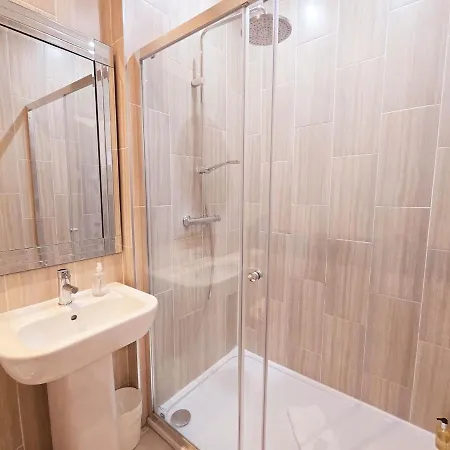 Delightful 4 Bedroom Family In Newington - Craigmillar Park Эдинбург