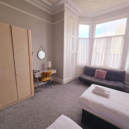 Delightful 4 Bedroom Family In Newington - Craigmillar Park *