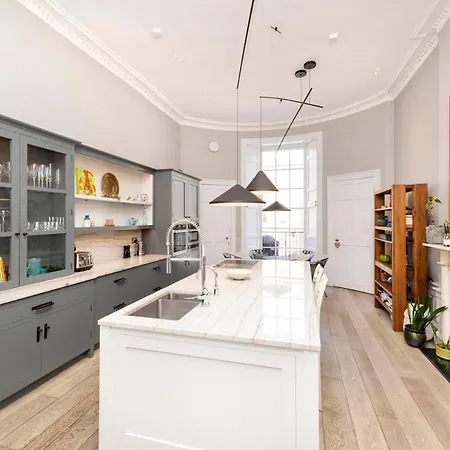 Melville Street Townhouse * Edinburgh