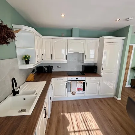 The Wheel House - Private Front Door And Free Parking Apartment *