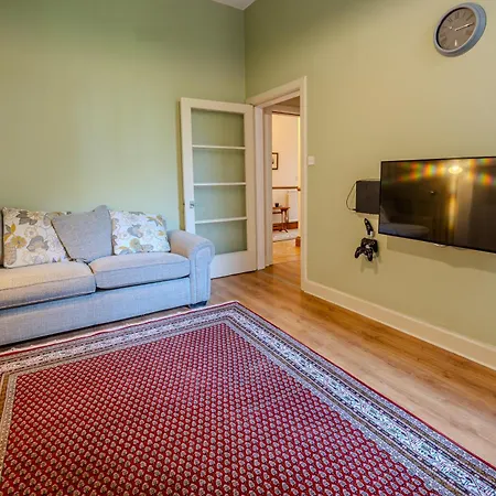 Apartamento Victorian Charm - Lush Garden, Shops And Parking *