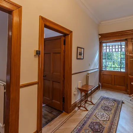 Victorian Charm - Lush Garden, Shops And Parking Apartamento *