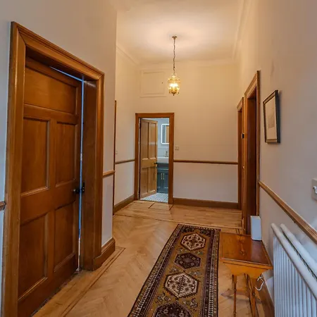 Victorian Charm - Lush Garden, Shops And Parking Apartamento
