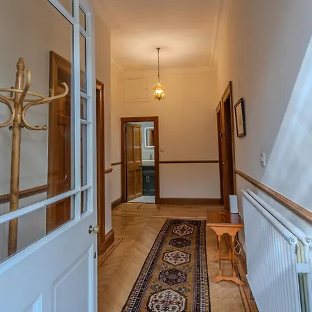 Victorian Charm - Lush Garden, Shops And Parking Apartamento Edimburgo