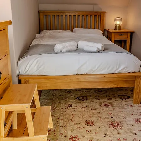 Victorian Charm - Lush Garden, Shops And Parking Appartement *