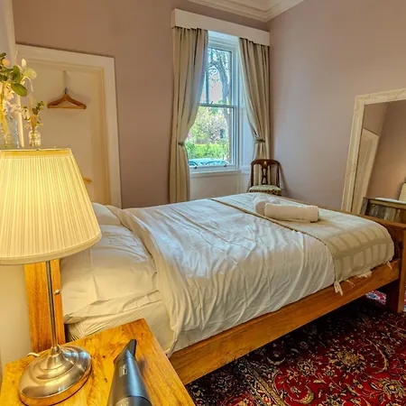 Victorian Charm - Lush Garden, Shops And Parking Apartamento Edimburgo