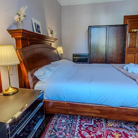 Apartamento Victorian Charm - Lush Garden, Shops And Parking