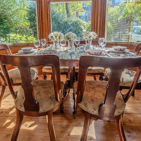 Victorian Charm - Lush Garden, Shops And Parking Appartement *