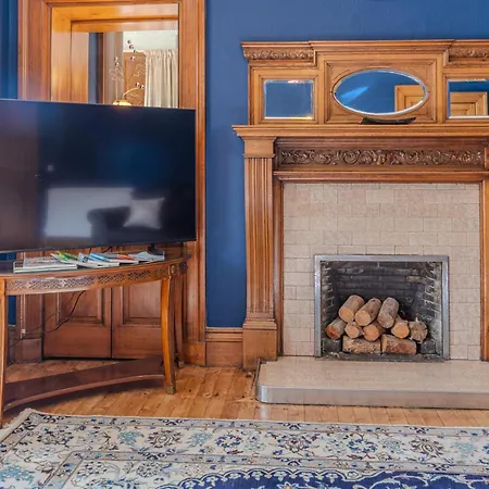 Appartement Victorian Charm - Lush Garden, Shops And Parking *