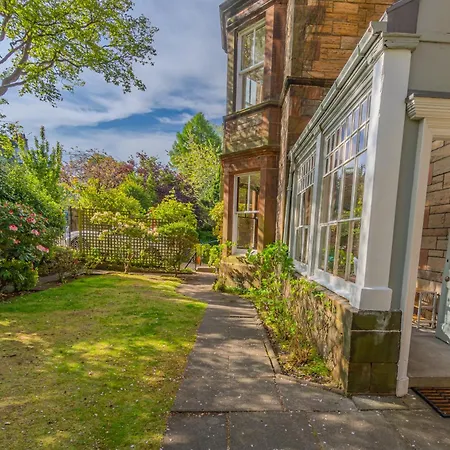 Appartement Victorian Charm - Lush Garden, Shops And Parking