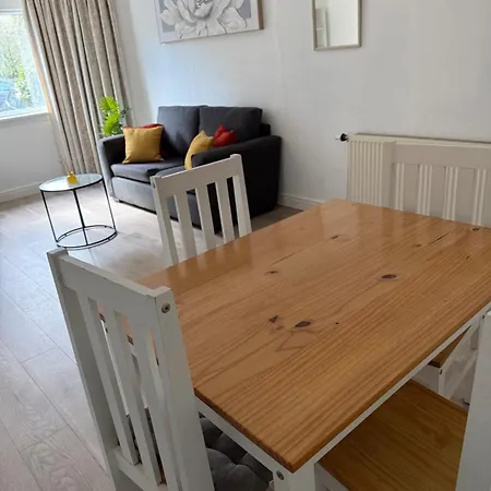 2 Bedroom Flat On Ground Floor In With Parking