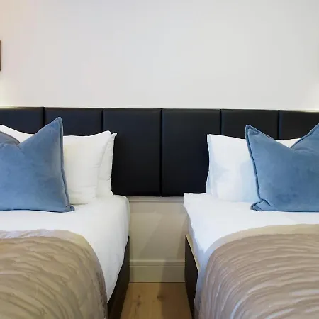 Bright & Airy Mezzanine Loft In - Flat 4, Elgin House * Edinburgh