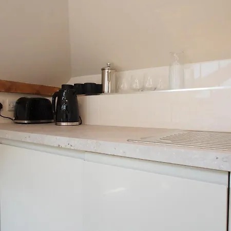 Bright & Airy Mezzanine Loft In - Flat 4, Elgin House Lejlighed