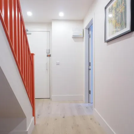 Bright & Airy Mezzanine Loft In - Flat 4, Elgin House * Edinburgh