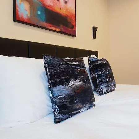 Chic And Classy On Easter Road - Flat 1, Elgin House Apartment *