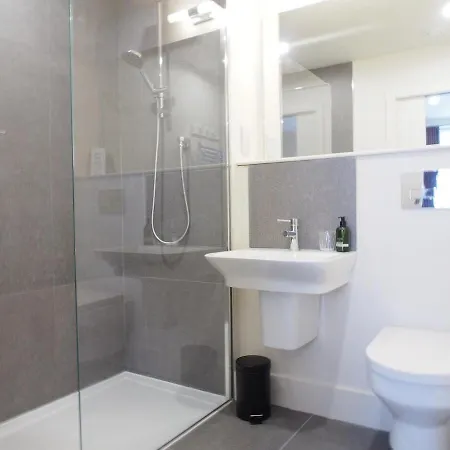 Chic And Classy On Easter Road - Flat 1, Elgin House Apartment *