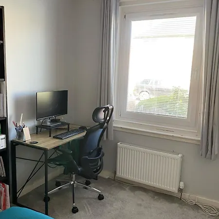 2 Bed Flat Near Murrayfield *