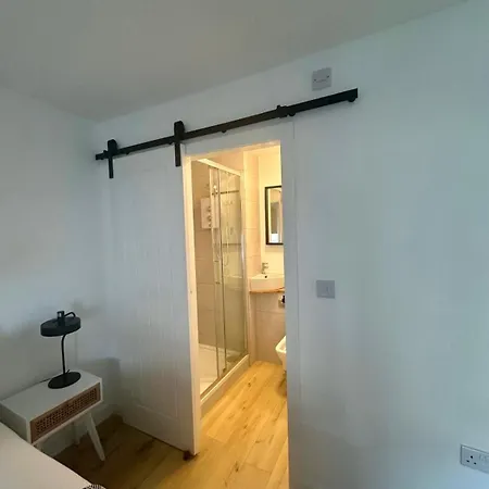 Holyrood Apartment *