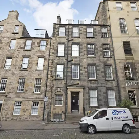 Joivy 3 Bed Flat In Old Town, Close To Grassmarket *