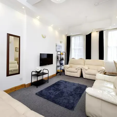 Joivy 3 Bed Flat In Old Town, Close To Grassmarket Edimburgo