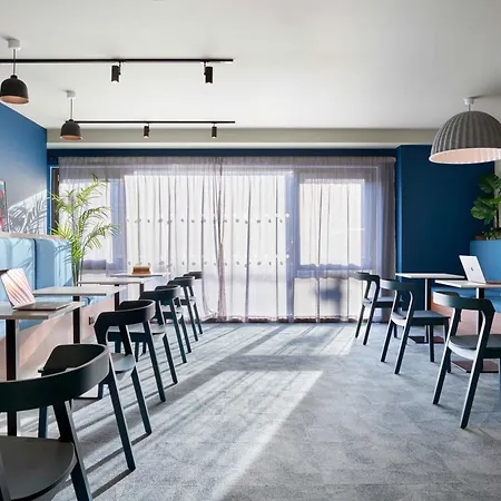 Westfield - Summer Budget Aparthotel
