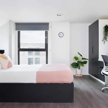 Westfield - Summer Budget Aparthotel