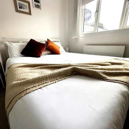 Kaimes Kip Stylish Five Bedroom