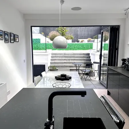 Kaimes Kip Stylish Five Bedroom Feriehus