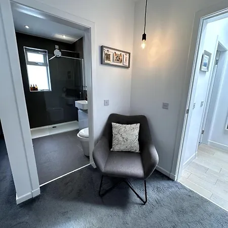 Kaimes Kip Stylish Five Bedroom