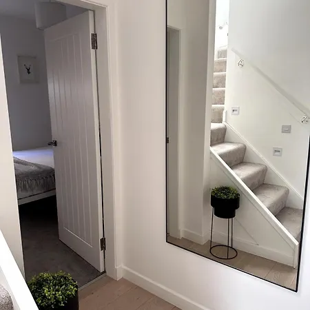 Kaimes Kip Stylish Five Bedroom