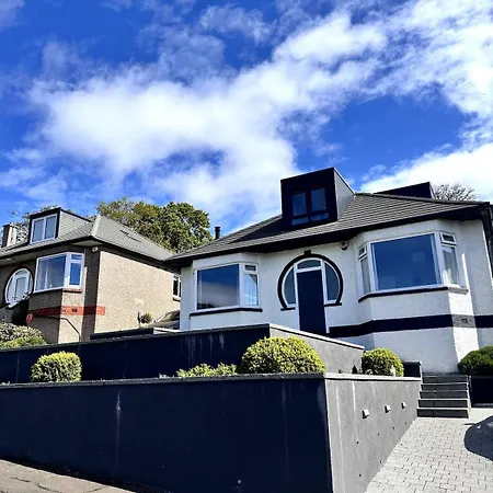 Kaimes Kip Stylish Five Bedroom Feriehus
