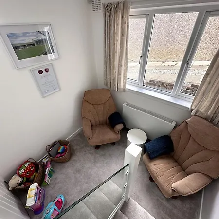 Kaimes Kip Stylish Five Bedroom Holiday home *