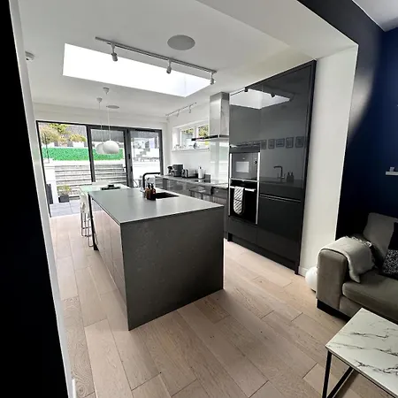 Kaimes Kip Stylish Five Bedroom *