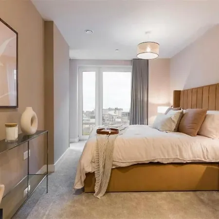 Stylish And Luxury 2 Beds In *
